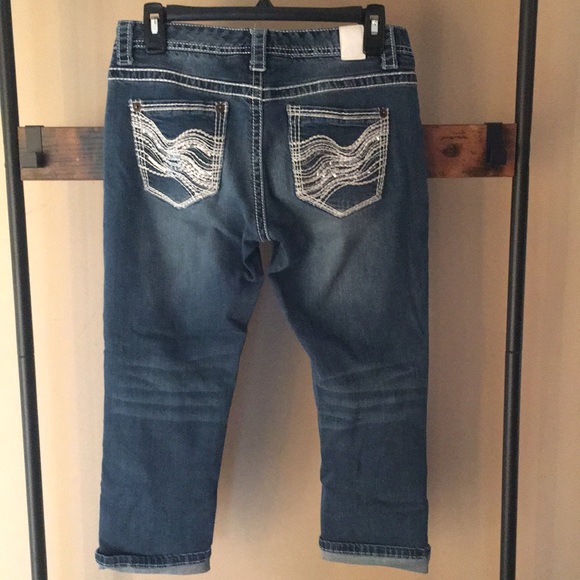 Maurice’s Capris - Picture 2 of 4